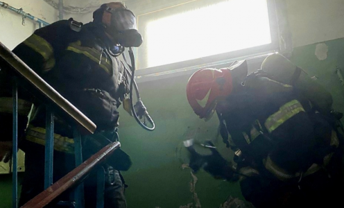 В Кировске ранним утром на пожаре в пятиэтажке пострадал человек