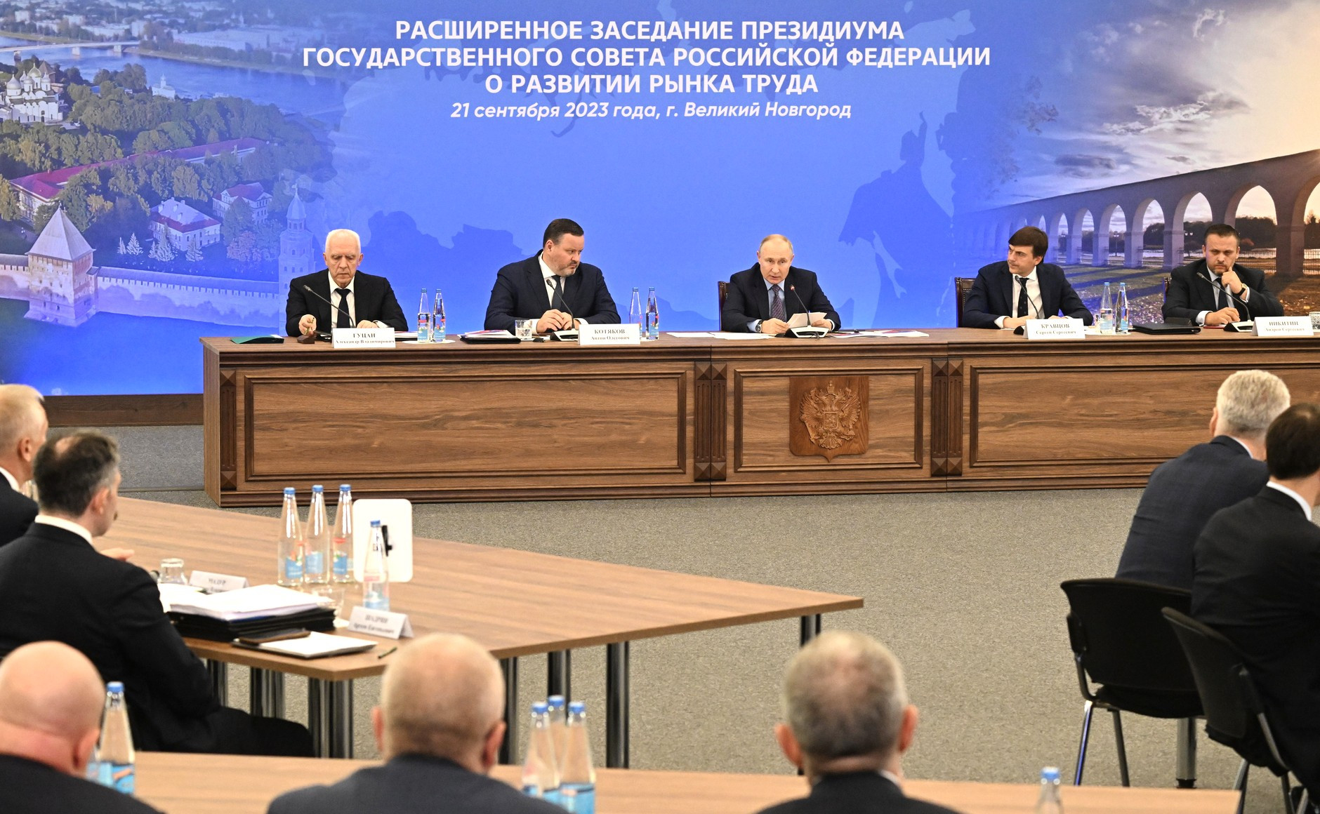 Путин обещал рассмотреть инициативы Чибиса по поддержке переезжающих на Север
