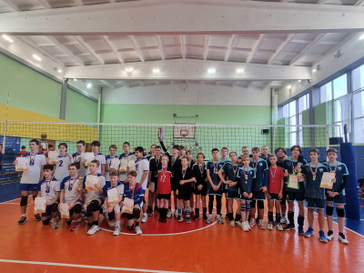 В Коле завершился турнир по волейболу среди юношей