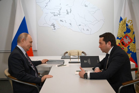 «Спасибо»: губернатор Мурманской области Андрей Чибис в поздравлении Путину был рекордно краток