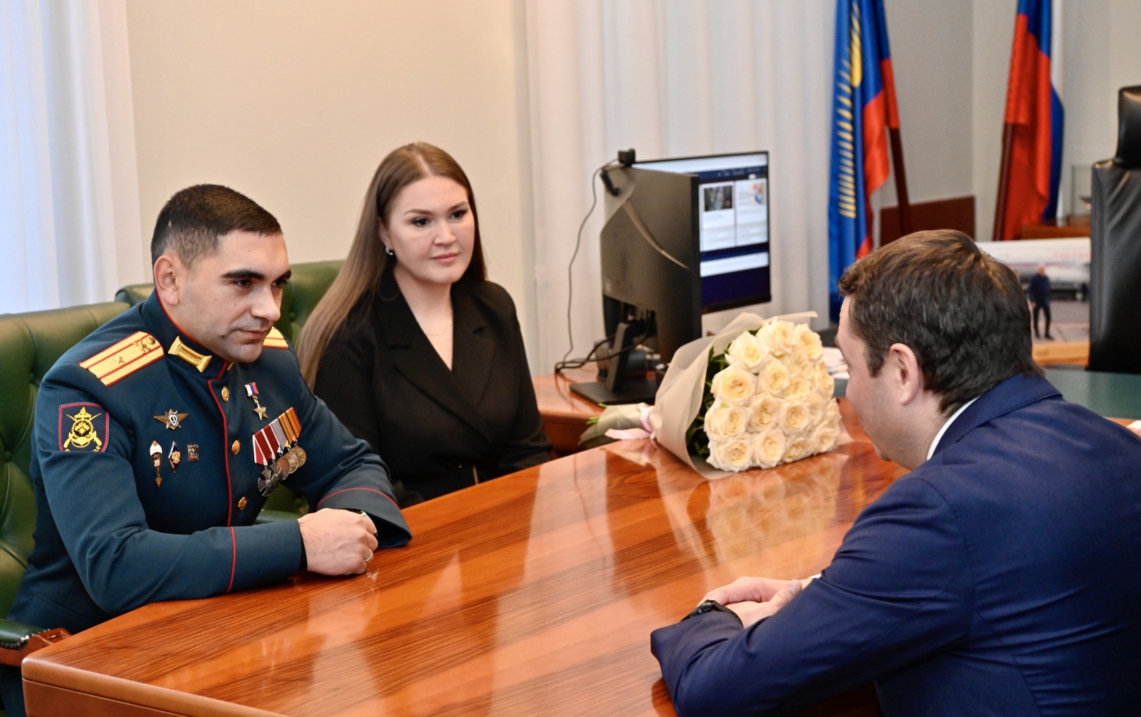 Губернатор Андрей Чибис встретился с Героем России Тимуром Дудкиным и поблагодарил его за службу