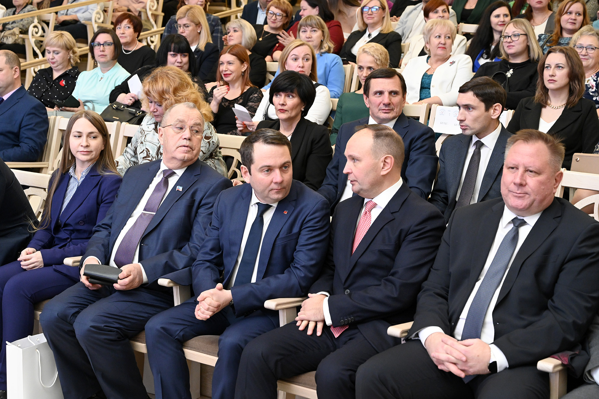 Губернатор Андрей Чибис поздравил работников избиркомов с 30-летием избирательной системы Российской Федерации
