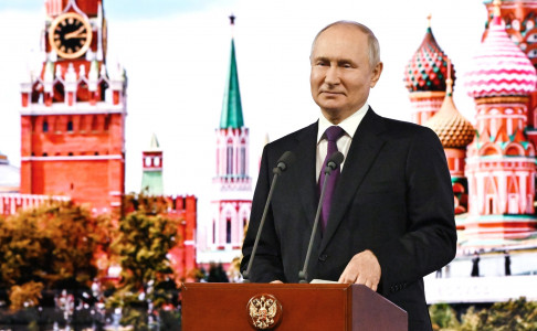 «И даже Shaman с красной кнопкой»: президент Путин рассматривает список кандидатов на доверенных лиц на выборах — кто в претендентах
