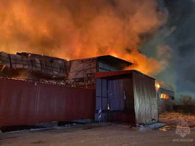 Соцсети: на причале Трех ручьев в Мурманске сильный пожар