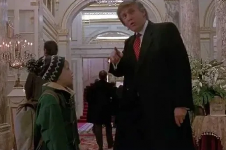 «Шантажировал»: режиссёр Коламбус выдал, каким образом Трамп попал в кадр легендарной комедии «Один дома»