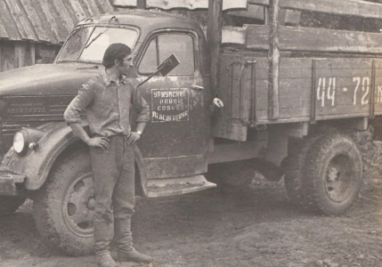 Зачем водители СССР жгли шины прямо на машине: странный лайфхак советских времен