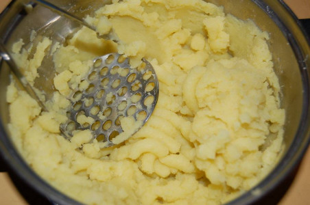 Картофель на пюре сварится за 10 минут: Хитрые хозяйки долго скрывали этот трюк — невозможно поверить
