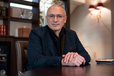 «Чем бы идиоты ни тешились»: Ходорковского* снова объявили в розыск, на этот раз из-за дела о фейках про российскую армию — ранее «топтавший зону» олигарх отреагировал на новость