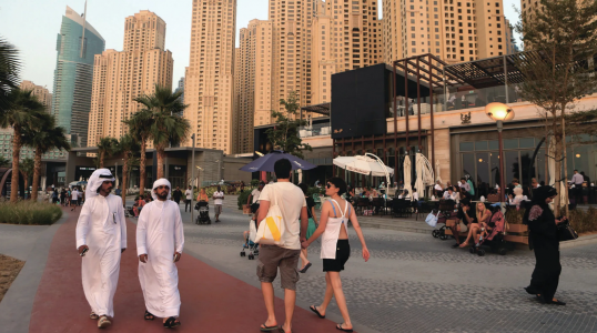 «Слезы вместо сказки»: Блогер из РФ рассказала, почему тихонько взвыла во время отдыха в Дубае — все заточено под местных женщин