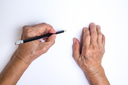 Домашний тест на деменцию от врача: возьмите ручку и нарисуйте на бумаге простой предмет — результат скажет о многом