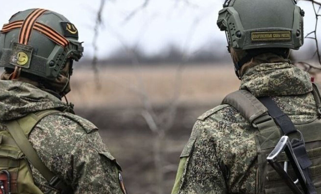 Военкоры: русские морпехи прорвались в Крынках и установили прямо посреди вражеского плацдарма российский флаг