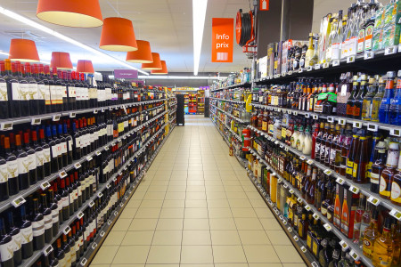 «А хорошо ли подумали»: в Минпромторге решили легализовать продажу алкоголя на рынках — какие будут условия