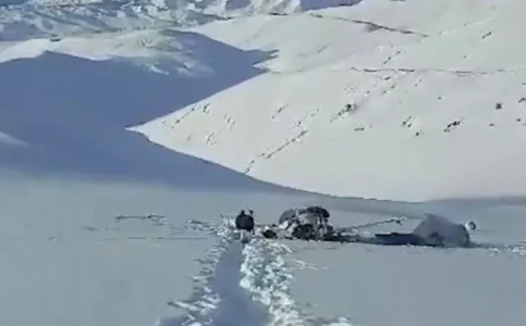 Российский санитарный самолёт рухнул на заснеженные горы в Афганистане — экипаж выжил, пассажиры погибли, больше 100 миллионов рублей пропали