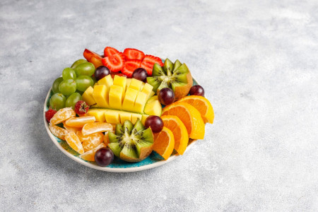 Поможет переварить даже самое жирное: Эксперты назвали фрукт, который нужно есть вместе с мясом и перед сном — метаболизм будет отменным