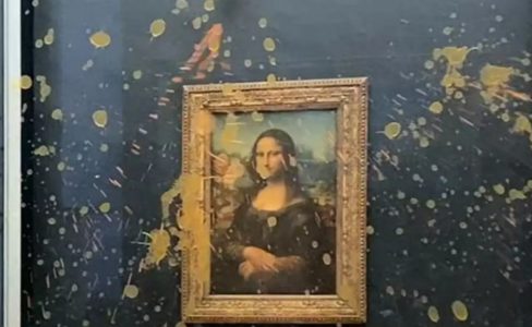 «За здоровое питание!»: экоактивисты окатили супом знаменитую картину да Винчи «Джоконда» в Лувре