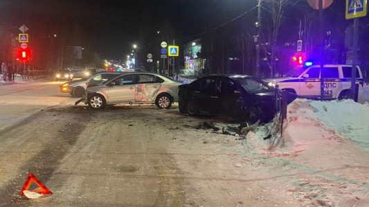 Жительница Мончегорска попала в больницу из-за проезда на красный