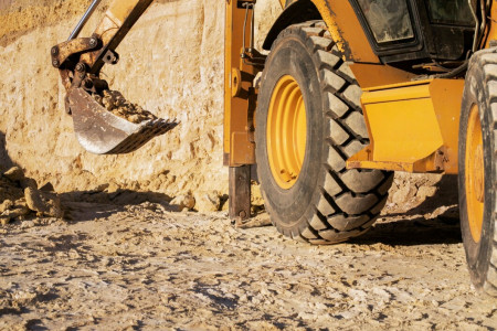 Бизнесмен из Мурманской области сможет угодить за решетку за нелегальную добычу песка