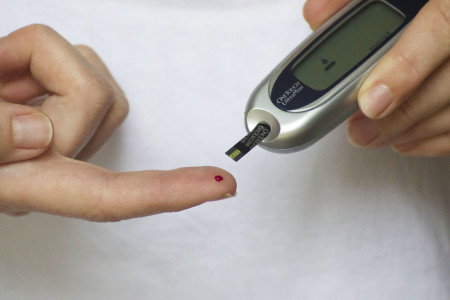 Безопасное и эффективное снижение глюкозы в крови: какие продукты способны спасти от сахарного диабета — рекомендации эндокринолога