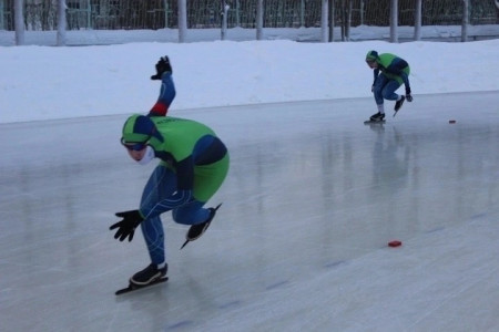 В Оленегорске прошли областные соревнования по конькобежному спорту среди молодых спортсменов
