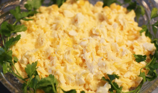 Просто смешайте картофель и сыр. Салат «Виктория» поразит шикарным ресторанным вкусом — готовим из простых продуктов