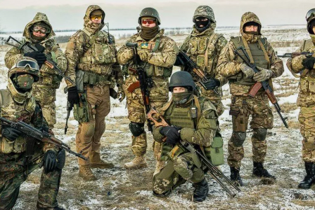 Баулы с символикой: В России задержан груз из Китая с военной формой для ВСУ