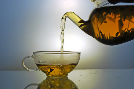 Огромная польза для желудка и кишечника: замените этим настоем чай, и лекарства могут не понадобиться — совет врача