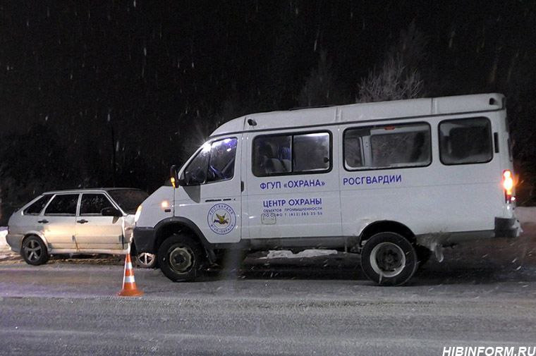 В Мурманской области столкнулись легковушка и микроавтобус Росгвардии