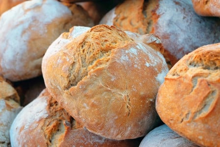 Балуйте себя, но не часто: Диетолог рассказала, сколько кусочков хлеба можно есть в день