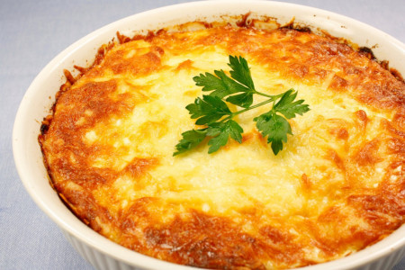 Из остатков вчерашнего пюре и сыра готовим вкуснейшее блюдо: рецепт запеканки с картошкой — домашние будут умолять о добавке
