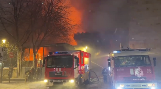 Крупный пожар в Москве: возгорание локализовано у здания «Известия холл» — последняя информация