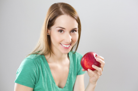 «Молодильные яблочки» для женщин старше 40 лет: сногсшибательный эффект с гарантией — рецепт эндокринолога Лебедевой