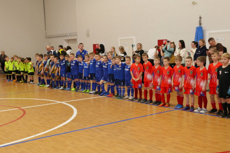 В Мурманске в центре «Лапландия» юные футболисты соревновались за «Кубок Победы»