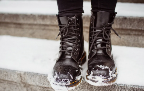Три лайфхака для любителей тепла: Как согреть ноги в зимние морозы — вот что нужно положить в обувь в минус 15