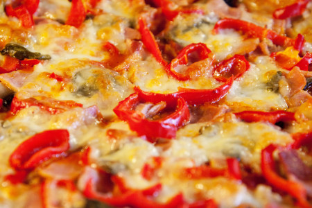 Итальянцы шокированы таким рецептом: пицца с индейкой без теста — полезный белковый ужин с минимумом калорий