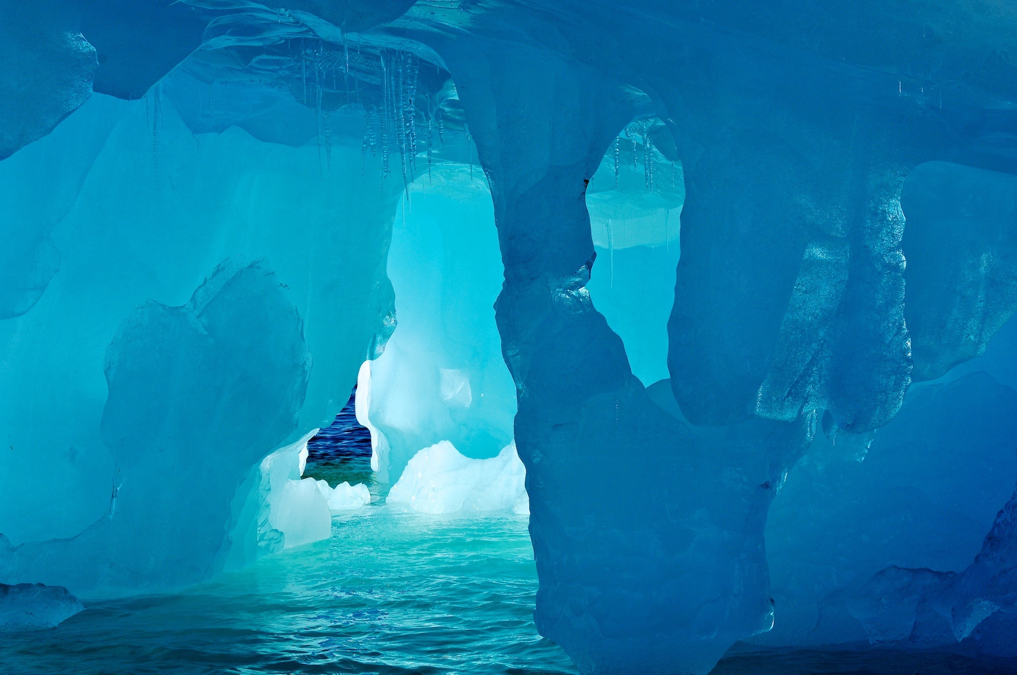 Ученых шокировало увиденное: под двумя километрами льда они сделали неожиданную находку — Восточная Антарктида еще полна загадок