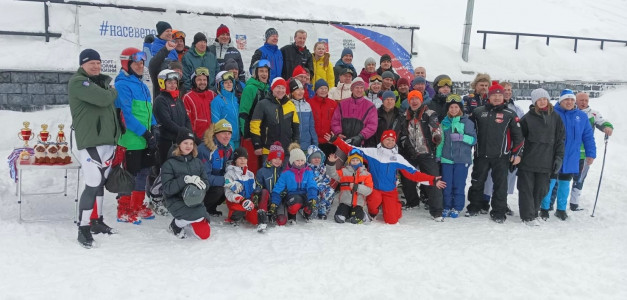 В Кировске прошли массовые соревнования по горнолыжному спорту «Лига Ветеранов»