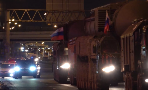Россияне в ступоре: на Москву прямо по автотрассе едут ядерные «Ярсы»