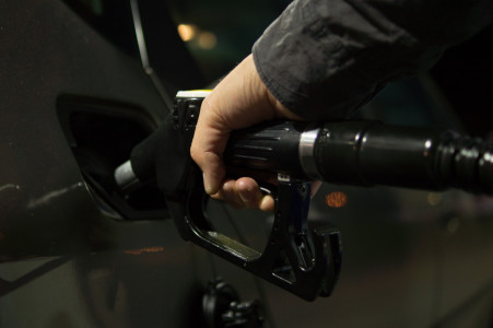 Правительство сдержит цены на топливо: в России с 1 марта введут запрет на экспорт бензина