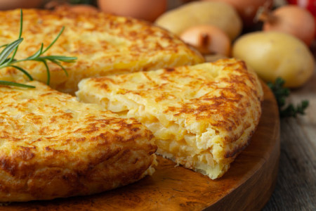 Из остатков пюре и сыра: лепешки с картошкой за 5 минут — за один раз можно съесть целую гору