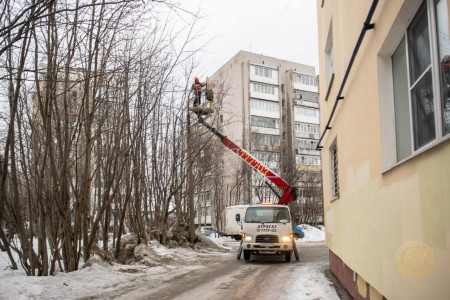 «Начали со дворов Октябрьского округа»: в столице Заполярья заменят около 11 тысяч светильников