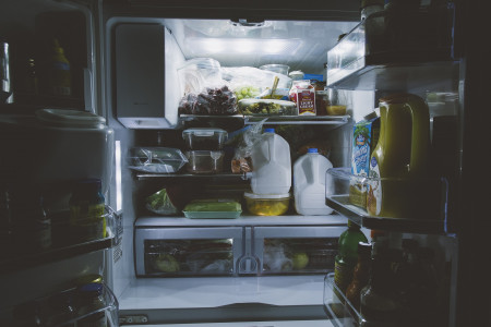 Губят почки и сердце: 6 самых опасных продуктов в холодильнике — они часто бывают на столе
