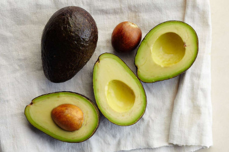 Даже дубовое авокадо станет мягким: просто положите его туда на 10 минут — фрукт дозреет на глазах