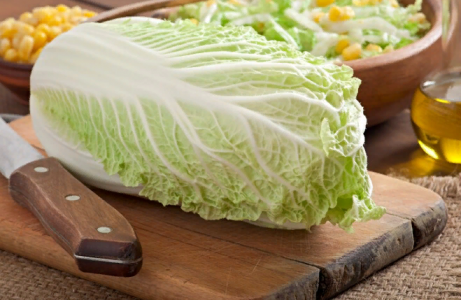 Салат «Китайская свежесть»: микс пекинской капусты с особыми приправами и пикантным соусом — приготовите за 5 минут