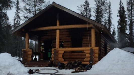 Гостевой дом чуть не сгорел под Магнетитами в Мурманской области