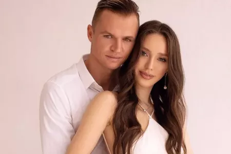 «Никто не верит»: Тарасов и Костенко до сих пор не дали имя новорожденному сыну — сложный выбор