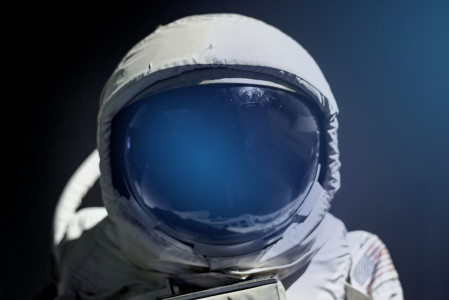 Странный побочный эффект: российские ученые ищут причину ухудшения зрения у космонавтов — космос ослепляет