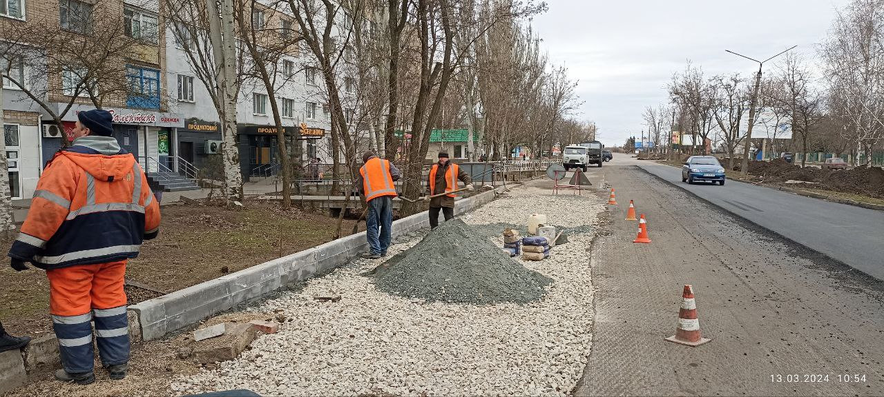 Мурманские специалисты помогают ремонтировать дороги в Приморске