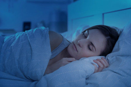 «Вставать нужно именно в этот промежуток времени»: врач Полуянцева однозначно ответила на вопрос о продолжительности здорового сна — назвала главные условия