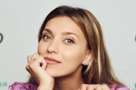 Вслед за Успенской: Певица Регина Тодоренко получила гражданство России — теперь ходит с новым паспортом