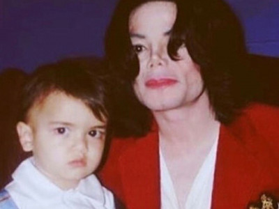 Младший сын Майкла Джексона подал в суд на свою бабушку — просит запретить ей тратить деньги из наследства знаменитого отца